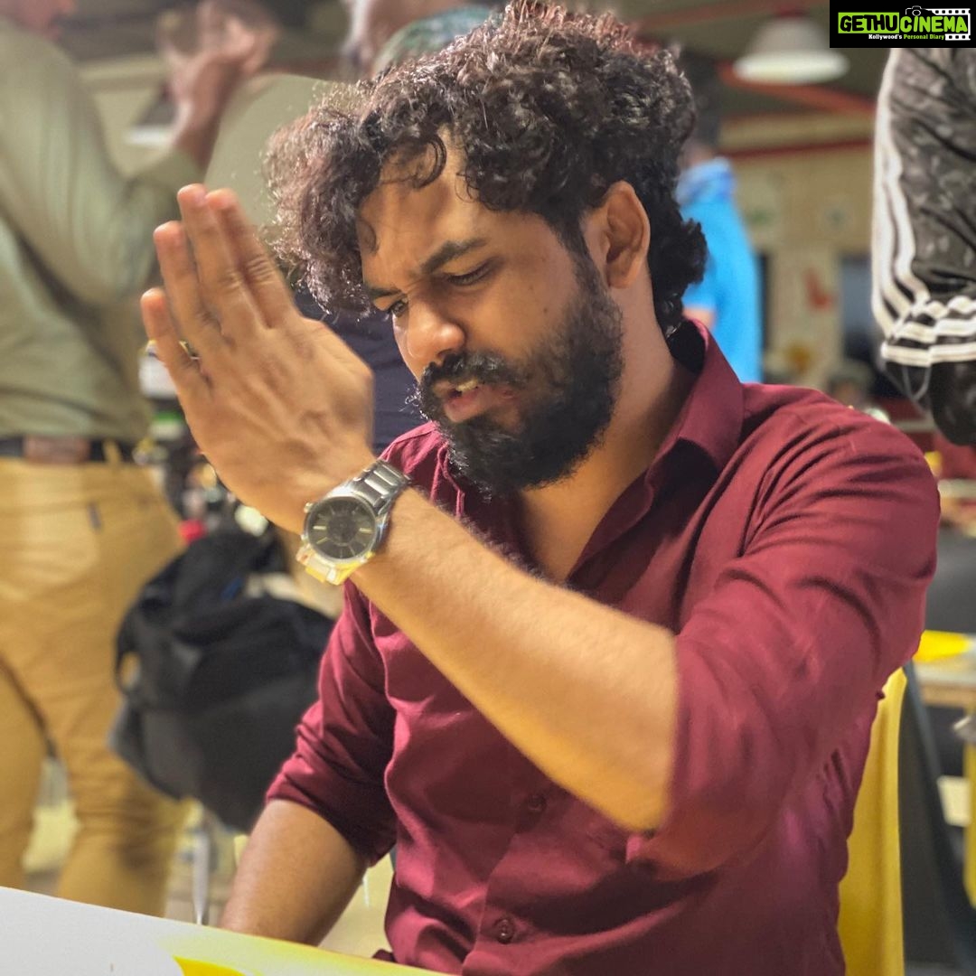 Hiphop Tamizha - 263.2K Likes - Monday adutha update vidrom 🥳
Athavathu inniku evening 💁🏻♂️😁