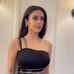 Hrishitaa Bhatt Instagram - Excited to be on the #KapilSharmaShow with the amazing cast & crew of #Haasil celebrating 20 years of this masterpiece! Memories flooding back of a film that holds a special place in my heart. Join us as we relive the magic of #Haasil once again! & best wishes to the team of Garmi. #20YearsOfHaasil Watch tonight at 9:30pm only on @sonytvofficial . . Styled by- @stylebyriyajn Outfit- @rashinangaliaa Jewellery - @shillpapuriidesignerjewellery Managed by- @moushumibanerji . . #hrishitaabhatt #bollywoodactress #mumbaiinfluencer #mumbaiinstagrammers #mumbaidaily #mumbaigram #mumbaifashion  #bollywoodfashion #bollywoodstyle #indianactress #blackdress #outfitinspiration #blackoutfits #lookoftheday #outfitoftheday #ootd #kapilsharmashow #tkss #kapilsharma