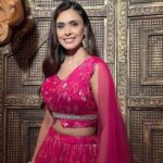 Hrishitaa Bhatt Instagram - Make sure to watch #Rangoli which airs on Sunday at 8 am & 7:30 pm and also on next saturday at 10pm Only on @ddnational @ddnationalrangoli . . Styled by - @stylebyriyajn Assisted by- @moreprachi__ Outfit- @chaashni.couture Jewellery - @dishisjewels × @prtainment Managed by - @moushumibanerji Make-up - @manish_kerekar @makeovrsbyritaa . . . #hrishitaabhatt #bollywoodactress #mumbaiinfluencer #mumbaiinstagrammers #mumbaidaily #mumbaigram #mumbaifashion  #bollywoodfashion #bollywoodstyle #indianactress #glitz #glamourous #ddnational #ddnationalrangoli
