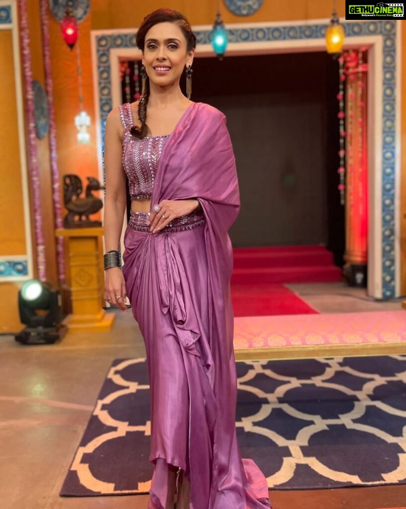 Hrishitaa Bhatt Instagram - Make sure to watch #Rangoli which airs on Sunday at 8 am & 7:30 pm and also on next saturday at 10pm Only on @ddnational @ddnationalrangoli . . Styled by - @stylebyriyajn Assisted by- @moreprachi__ Outfit- @farhasyedofficial Managed by - @moushumibanerji Make-up - @manish_kerekar @makeovrsbyritaa . . . #hrishitaabhatt #bollywoodactress #mumbaiinfluencer #mumbaiinstagrammers #mumbaidaily #mumbaigram #mumbaifashion  #bollywoodfashion #bollywoodstyle #indianactress #glitz #glamourous #ddnational #ddnationalrangoli