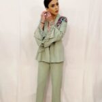 Hrishitaa Bhatt Instagram - Look for the magic in every moment. Watch #Rangoli which airs on Sunday at 8 am & 7:30 pm and also on next saturday at 10pm Only on @ddnational @ddnationalrangoli . . Styled by - @stylebyriyajn Assisted by- @moreprachi__ Outfit- @kmbykavita Pr- @devampandeyofficial Managed by - @moushumibanerji Make-up - @manish_kerekar @makeovrsbyritaa . . . #hrishitaabhatt #bollywoodactress #mumbaiinfluencer #mumbaiinstagrammers #mumbaidaily #mumbaigram #mumbaifashion  #bollywoodfashion #bollywoodstyle #indianactress #glitz #glamourous #ddnational #ddnationalrangoli