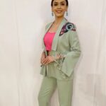 Hrishitaa Bhatt Instagram – Look for the magic in every moment.

Watch #Rangoli  which airs on Sunday at 8 am & 7:30 pm and also on next saturday at 10pm 

Only on @ddnational @ddnationalrangoli 

.
. 
Styled by – @stylebyriyajn
Assisted by- @moreprachi__
Outfit- @kmbykavita
Pr- @devampandeyofficial
Managed by – @moushumibanerji 
Make-up – @manish_kerekar @makeovrsbyritaa
.
.
.
#hrishitaabhatt #bollywoodactress #mumbaiinfluencer #mumbaiinstagrammers #mumbaidaily #mumbaigram #mumbaifashion  #bollywoodfashion #bollywoodstyle #indianactress #glitz #glamourous #ddnational #ddnationalrangoli