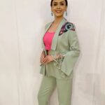 Hrishitaa Bhatt Instagram - Look for the magic in every moment. Watch #Rangoli which airs on Sunday at 8 am & 7:30 pm and also on next saturday at 10pm Only on @ddnational @ddnationalrangoli . . Styled by - @stylebyriyajn Assisted by- @moreprachi__ Outfit- @kmbykavita Pr- @devampandeyofficial Managed by - @moushumibanerji Make-up - @manish_kerekar @makeovrsbyritaa . . . #hrishitaabhatt #bollywoodactress #mumbaiinfluencer #mumbaiinstagrammers #mumbaidaily #mumbaigram #mumbaifashion  #bollywoodfashion #bollywoodstyle #indianactress #glitz #glamourous #ddnational #ddnationalrangoli