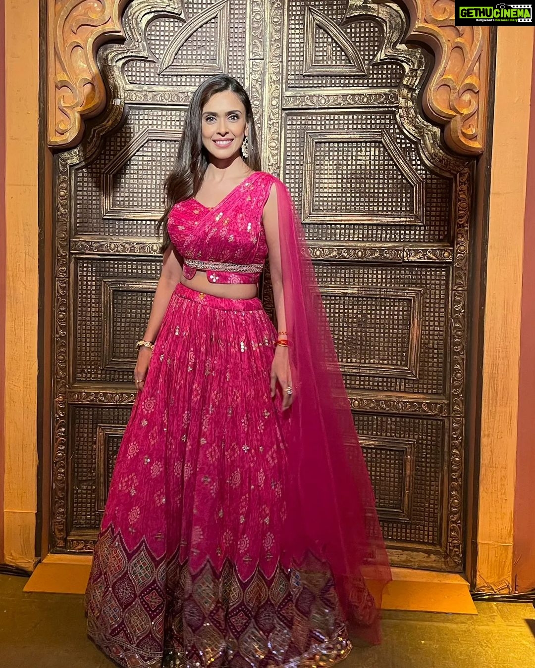Hrishitaa Bhatt Instagram - Make sure to watch #Rangoli which airs on Sunday at 8 am & 7:30 pm and also on next saturday at 10pm Only on @ddnational @ddnationalrangoli . . Styled by - @stylebyriyajn Assisted by- @moreprachi__ Outfit- @chaashni.couture Jewellery - @dishisjewels × @prtainment Managed by - @moushumibanerji Make-up - @manish_kerekar @makeovrsbyritaa . . . #hrishitaabhatt #bollywoodactress #mumbaiinfluencer #mumbaiinstagrammers #mumbaidaily #mumbaigram #mumbaifashion #bollywoodfashion #bollywoodstyle #indianactress #glitz #glamourous #ddnational #ddnationalrangoli