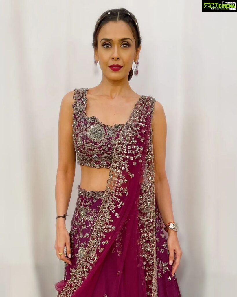 Hrishitaa Bhatt Instagram - Smiles are always in style. Watch #Rangoli Mothers Day special which airs on Sunday at 8 am & 7:30 pm and also on next saturday at 10pm Only on @ddnational @ddnationalrangoli . . Styled by - @stylebyriyajn Assisted by- @moreprachi__ Outfit- @nishtastudio Managed by - @moushumibanerji Make-up - @manish_kerekar @makeovrsbyritaa . . . #hrishitaabhatt #bollywoodactress #mumbaiinfluencer #mumbaiinstagrammers #mumbaidaily #mumbaigram #mumbaifashion  #bollywoodfashion #bollywoodstyle #indianactress #glitz #glamourous #ddnational #ddnationalrangoli