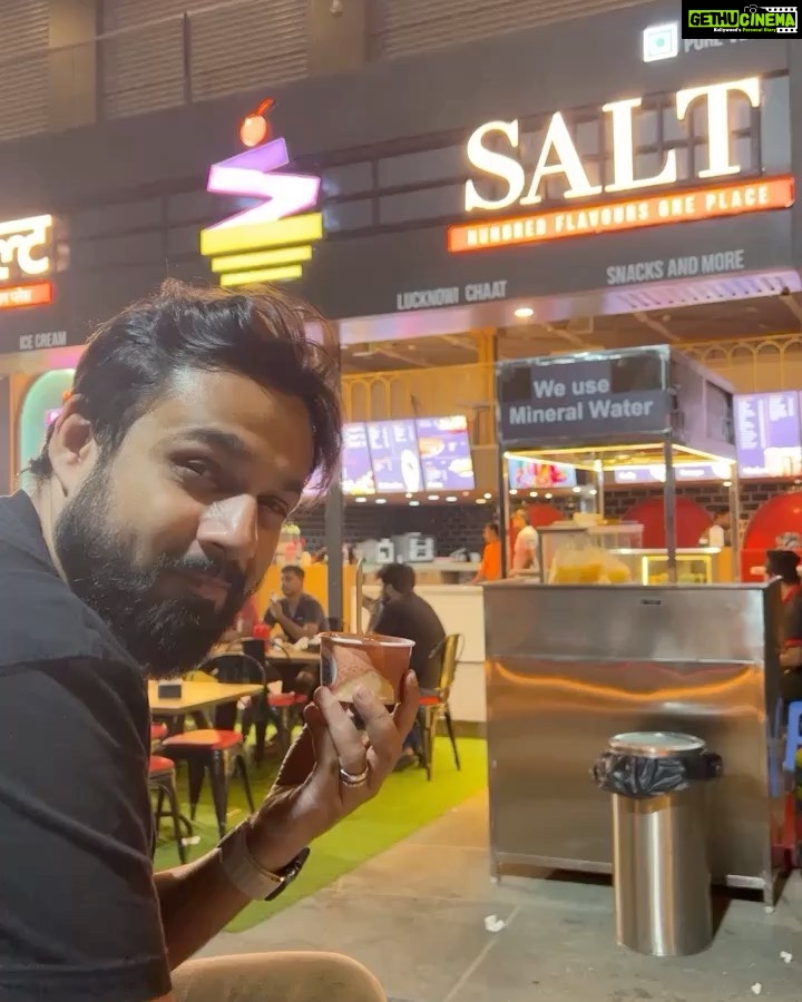 Hussain Dalal Instagram - Yaad hai?... jab garmiyon mein, lunch break ke dauran hum chhup kar school ke gate mein haath daal kar, thele se amrood khareeda karte the ? Aur lete hue cheenkh kar poochhte the "mirchi powder aur Namak daala na ? ".... Bas Wahi taste humari life mein comeback kar Raha hai ! @salt.pune makes the most amazingly authentic guava icecream with chili and SALT, (ofcourse ) on top ❤️ For a trip down memory lane, hop over to @salt.pune at Salunke Vihar. In Pune. Maharashtra. And experience nostalgia like never before !! iss EID WEEKEND par, I'm going to be at @salt.pune where are you going to be ? Photo credit - @zeebamiraie ❤️