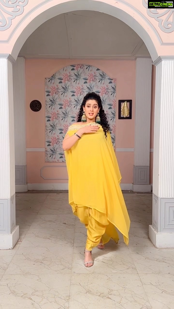 Isha Malviya Instagram - ruk ruk chalein saansein meri....💛🙈 . #manike #randomreel #udaariyaan #jassu