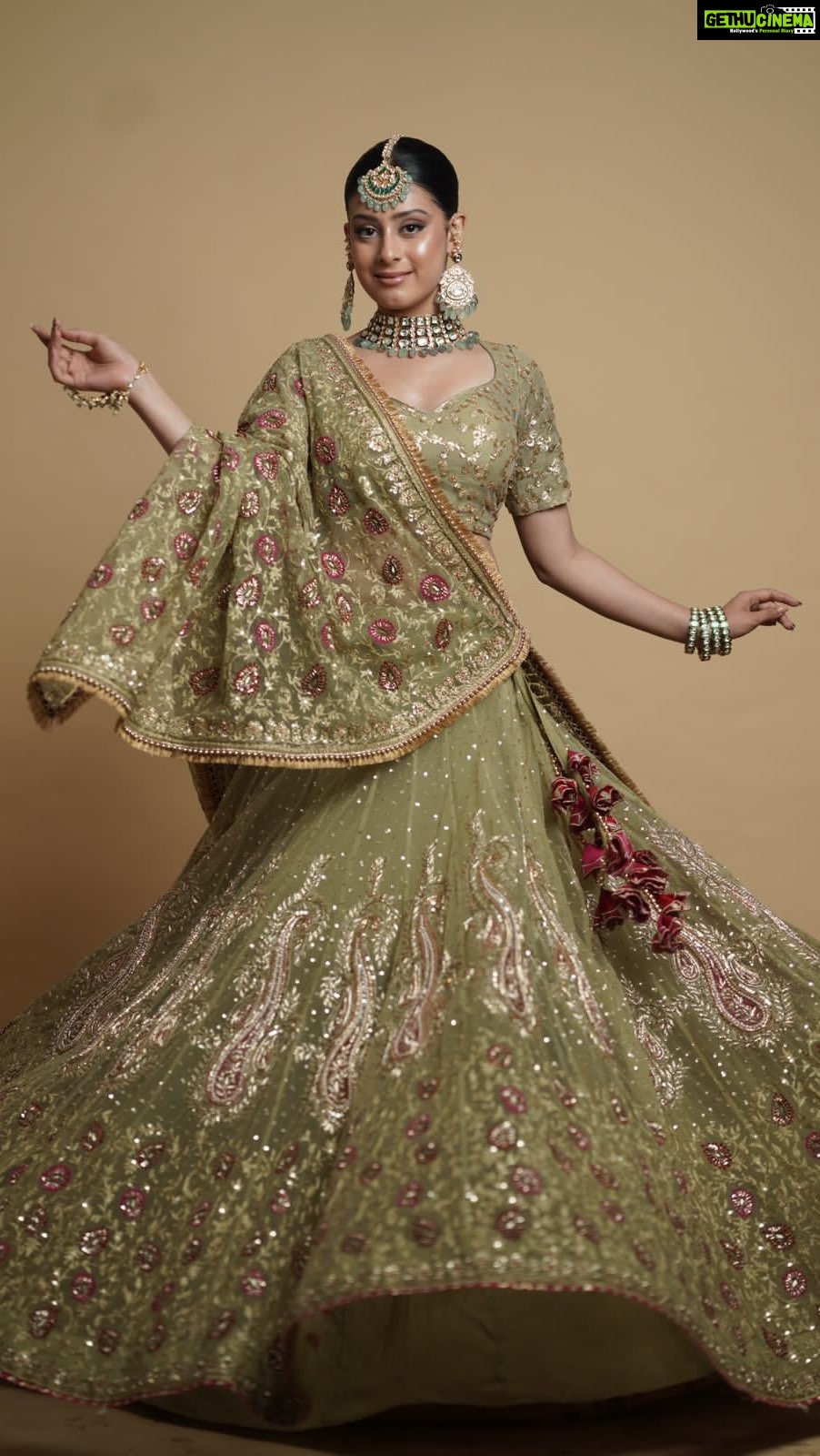 Isha Malviya Instagram - ✨🤎 #ishamalviya #traditional #reelsinstagram . Photographer: @deepikasdeepclicks Outfit: @the_rosegirl Makeup: @makeupbyharpyvirk Jewellery: @manimuktaajewels Hair: @anwarhairstylist Styled by: @khwaish_mehta @isshhhbykhwaish Location: @deepikasdeepclicks Shoot Managed & Executed by: @insyncdigitals