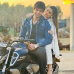 Isha Malviya Instagram - comment down your favourite #ekleen picture from 1st, 2nd and 3rd one! 🙈🤔 . #udaariyaan #colors #randompictures @colorstv