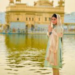 Isha Malviya Instagram - Thankful, Grateful and Blessed!🙏🏻❤️ #nineteentoday #waheguru Golden Temple
