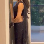 Isha Malviya Instagram - bus itna hi farq hai..🥀🖤 . #reel #ishamalviya #saree #trending