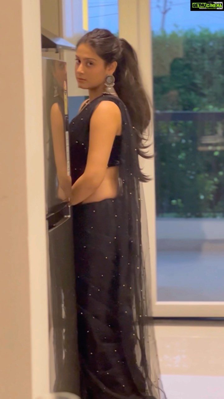 Isha Malviya - 605.4K Likes - bus itna hi farq hai..š„š¤
.
#reel #ishamalviya #saree #trending