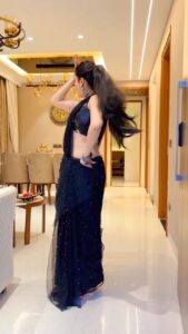Isha Malviya Instagram - O AITHEY AA😉🖤💃🏻
.
#dance #saree #ishamalviya #aitheyaa 
.
📍@nirwanaheights