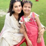Isha Malviya Instagram - As mother as daughter #Jasminekinaaz @isha__malviya @kishtu_k @colorstv #udaariyan . . . . . . . #kishtu_k #child #artist #udaariyaan #serial #acting #shoot #life #set #star #kids #jasmine #fatejo #tejo