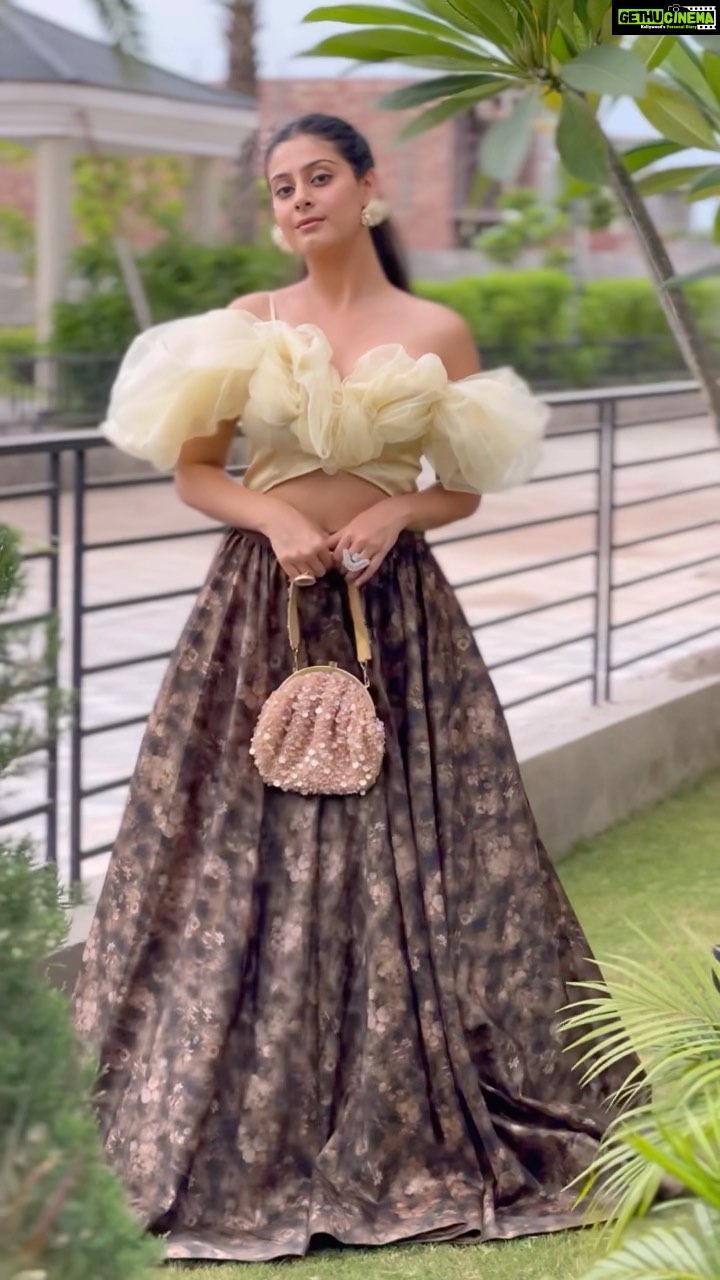 Isha Malviya Instagram - maine tera naam dil rakh diya! 鉂わ笍鈥嶐煩光櫨 . STYLED BY @gauravandshama 馃憲 #ishamalviya #jassu