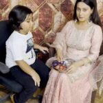 Isha Malviya Instagram - @isha__malviya she really cares me. Nd loves me ... .... @mamta__malviya02 my another mom for giving me such a cute sis ... ... #isha #jaivikwadhwa #sisterlove ##rakhshabandhan #festivevibes