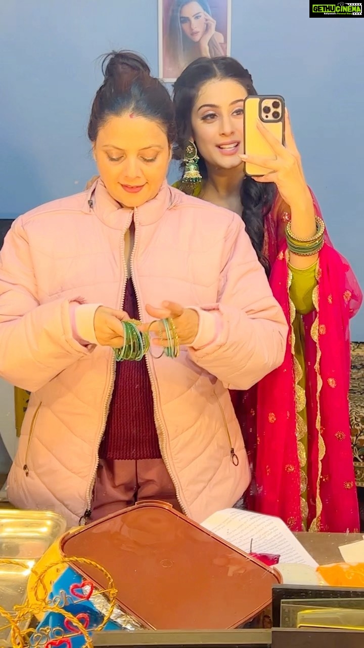 Isha Malviya Instagram - meri maa🥺🌎❤️ . #ishamalviya#maa#randomreel