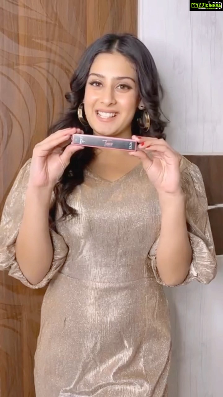 Isha Malviya Instagram - @reneeofficial Tease and Please your Lips by RENÉE Tease Lip Plumper. Get fuller and plumper lips, trust me this works like magic. Use code “ISHAMALVIYA10”to get 10% off on www.reneecosmetics.in Also available on Myntra, Nykaa, Amazon, Flipkart, and more #ReneeCosmetics #Tease #LipPlumper #FullerLips #PlumpedLips #feelitreelit #trendingreels #trends #transition #makeup Editing: @souravtryingwithpictures @souravxoo