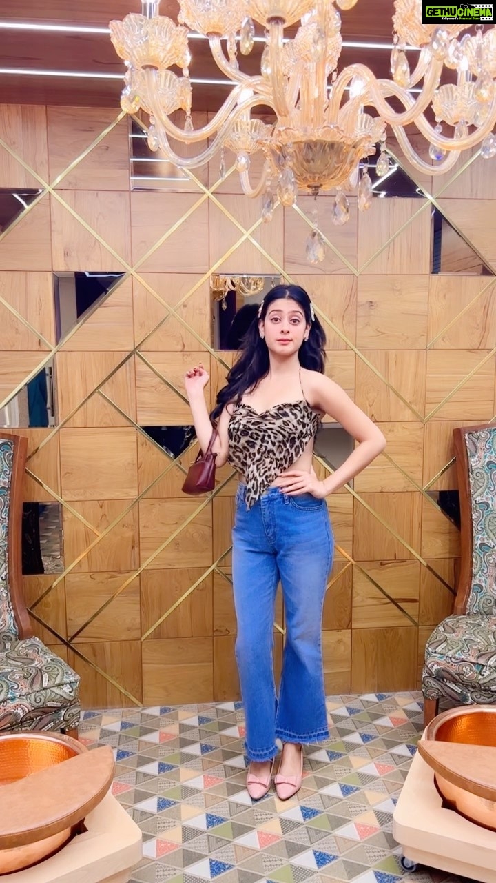 Isha Malviya Instagram - you scared me!😬💁🏻♀️ . LOCATION COURTSEY- @hairbuzzluxury @hairbuzz_artistry OUTFIT FROM - @drapendesiree . #poo#itsbackless#2022#newyear#ishamalviya#k3g