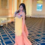 Isha Malviya Instagram - hum kisi ko aasani se milte hi nahi hain!😉🧡 . styled by @sethchetna5 😍 #jassu#ishamalviya#udaariyaan#onsetreel