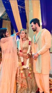 Isha Malviya Instagram - ek #tejang fans ke liye😜❤️ @karanvgrover @priyankachaharchoudhary . #udaariyaan#offscreen#onset#jassu