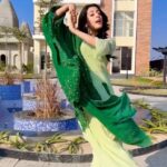 Isha Malviya Instagram - #GallanChaandiDiyan 💚 @amberdeepsingh @nimratkhairaofficial #punjabisongs