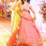 Isha Malviya Instagram - show me the THUMKA!💃🏻😉 . #dance #thumka #harleen #udaariyaan #ishamalviya #wedding #tjmm