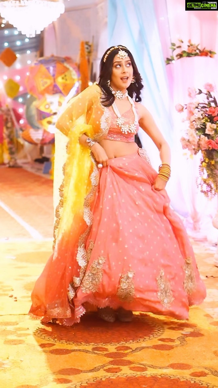 Isha Malviya Instagram - show me the THUMKA!💃🏻😉 . #dance #thumka #harleen #udaariyaan #ishamalviya #wedding #tjmm