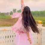 Isha Malviya Instagram - meri kanedde di flight😱😍✈️ . #udaariyaan#jassu#reel#offscreen