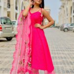 Isha Malviya Instagram - #pinktastic!!💕 . this beautiful suit from @dpsfashions_by_anu 😍 . #ishamalviya#pink#monday