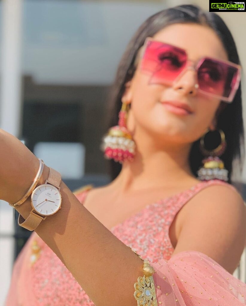 Isha Malviya Instagram - All set to dress up for the festivities, styled with my favourite @danielwellington Petite Melrose watch and classic bracelet💗⏱ . Head to the website to check out #danielwellington Diwali offers upto 15% off and team it up with an additional 15% off using my code ISHAMALVIYA #dwali #ad