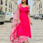 Isha Malviya Instagram - #pinktastic!!💕 . this beautiful suit from @dpsfashions_by_anu 😍 . #ishamalviya#pink#monday