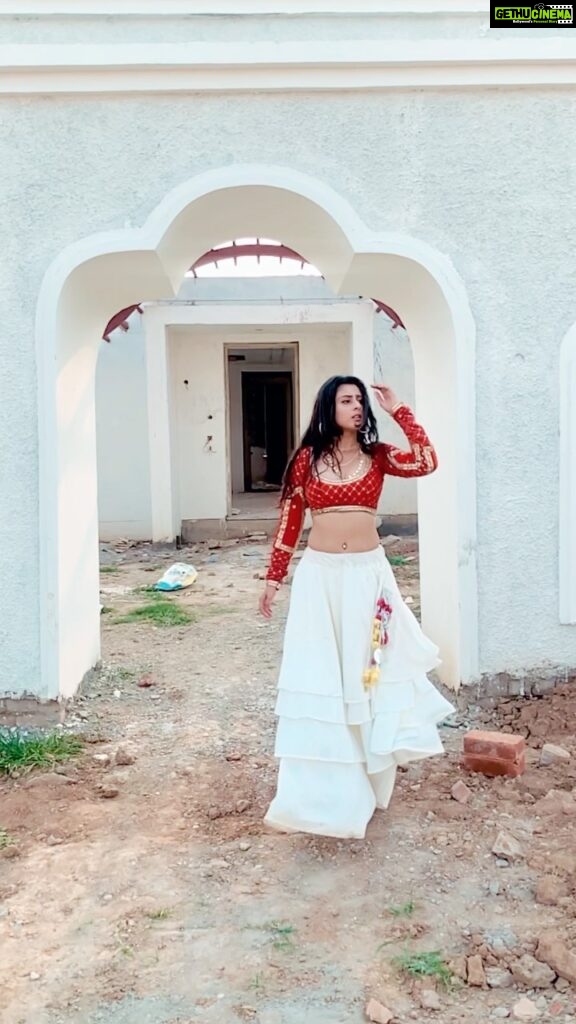 Isha Malviya Instagram - hazaaron me kisi ko!🥀 . #ishamalviya