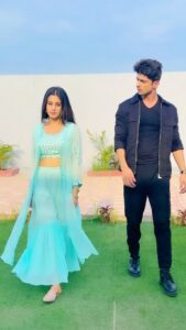 Isha Malviya Instagram - are we late for this trend?🤔😍 . #dance#trending#abhisha