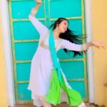 Isha Malviya Instagram – some classical moves🙈❤️
.
#kathak#dance#reels#udaariyaan#jasminsandhu##gharmorepardesiya @colorstv