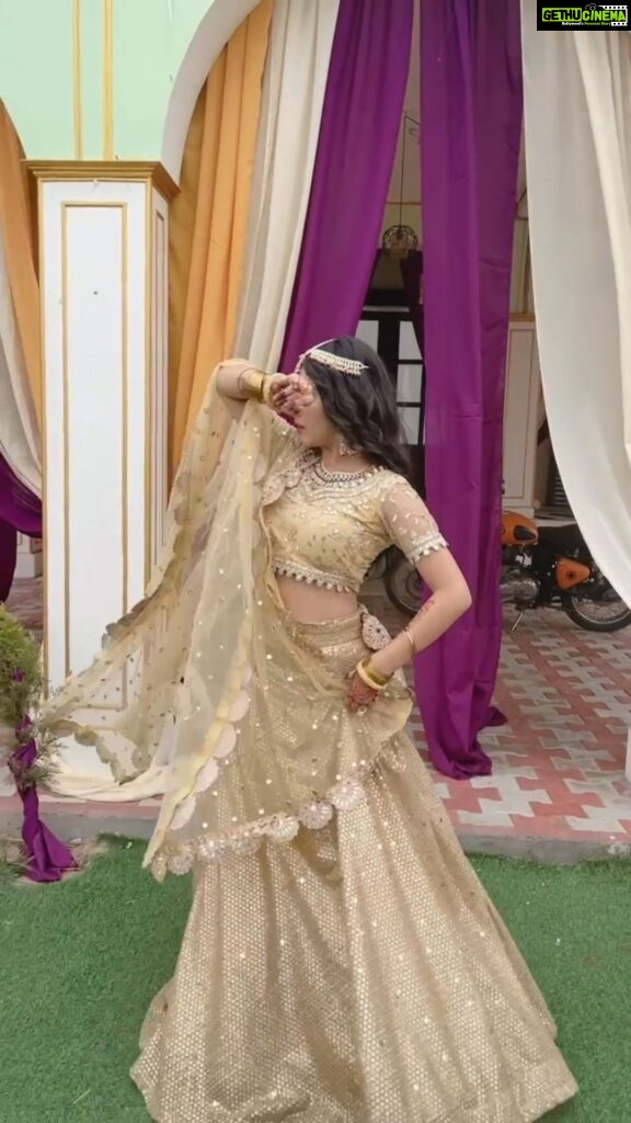 Isha Malviya Instagram - pta nahi ji konsa nasha krta hai?🔥 #titliyan#dance#udaariyaan#jasmin @sargunmehta @colorstv @sethchetna5