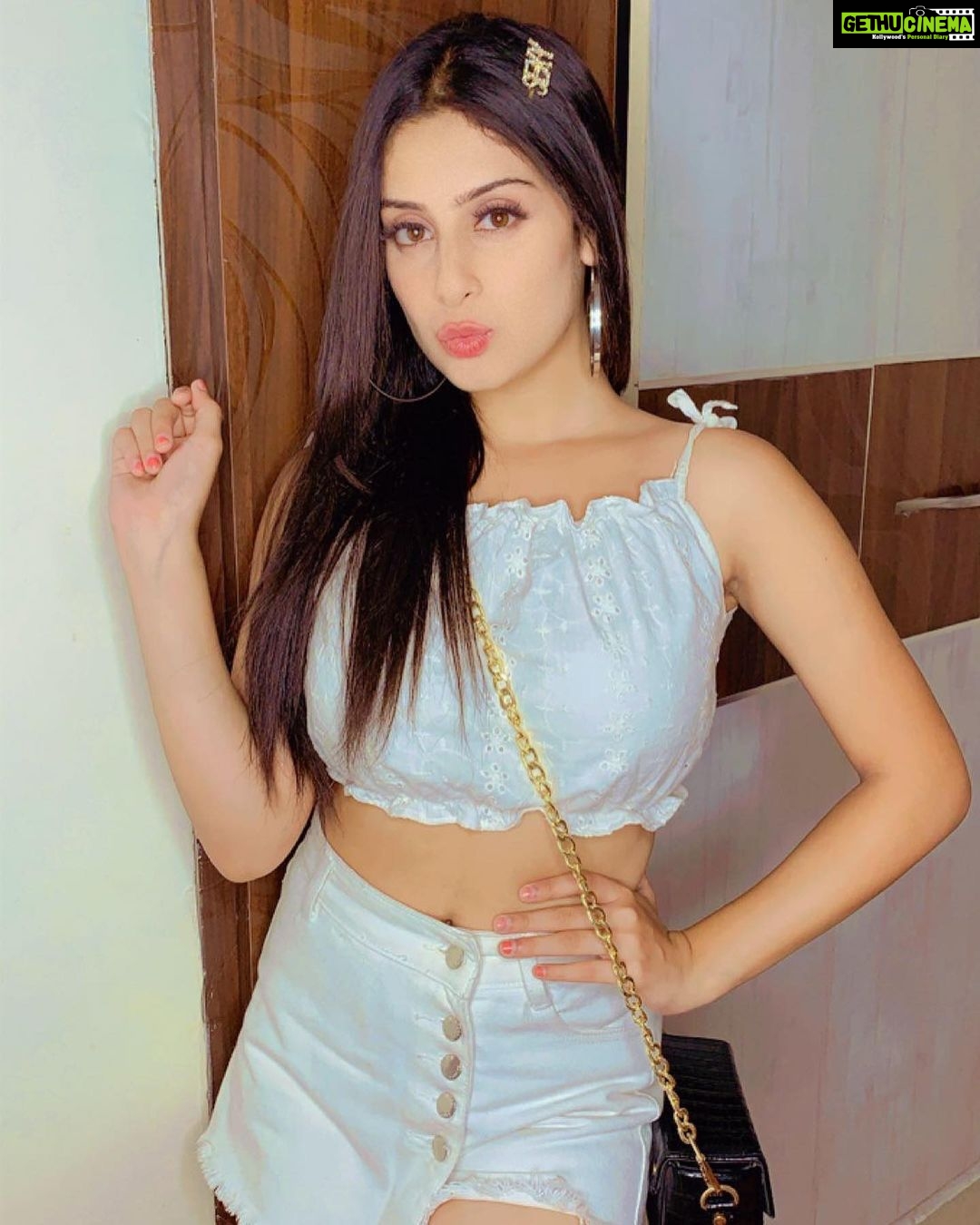 Isha Malviya Instagram - W.H.I.T.E 🤍 . top from @vastrabazarr 😍 . #ishamalviya#fashioninsta#ishafam