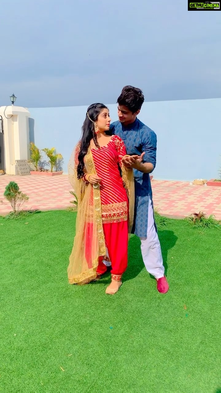 Isha Malviya Instagram - this song!❤️tag your crush🥰 . @aebyborntoshine . #reels#reelit#reelkaro#trendingsong#kkkg#jasminsandhu#amriksinghvirk#udaariyaan#dance#duo