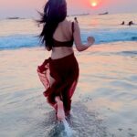 Isha Malviya Instagram - do you wanna visit goa?🏝😍 . #goa#goabeach#transition#ishafam#reels#reelkaro#reelit#feelit#beach#trending#explore#instagramreels