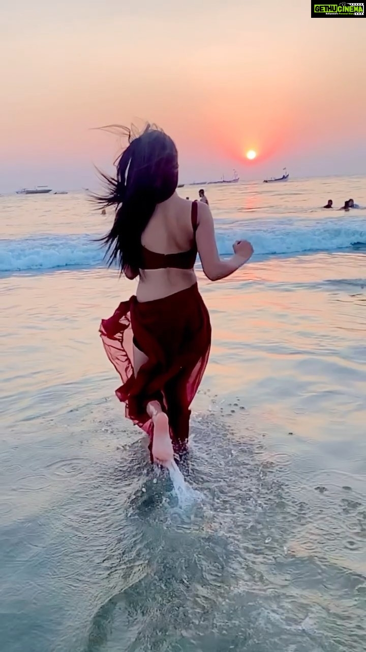 Isha Malviya Instagram - do you wanna visit goa?🏝😍 . #goa#goabeach#transition#ishafam#reels#reelkaro#reelit#feelit#beach#trending#explore#instagramreels