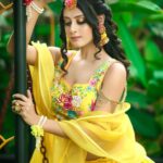 Isha Malviya Instagram - saying hello with yellow!💛 #haldilook🌼 . MUA @glam_it_up_by_myra_wadhwani ✨ OUTFIT FROM @va_varshaadvani ✨ PHOTOGRAPHY BY @talesofwedding ✨ HAIRSTYLIST @hairstyle_by_himani_lalwani ✨ . #ishamalviya#haldilook#explorepage#explorepost#explore#instamood#instagood#ikgoals#haldilook#yellow#haldibride#haldimakeup#yellowlehenga#yellowlook#yellowtrend#bridalyellow#weddings#trendingwedoutfits#trendinghaldilook#russianhairstyle#ishafam#november#thursdayvibes#featureme#trendingpost#loveyouall💛