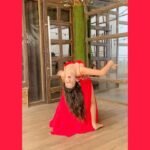 Isha Malviya Instagram - ❤️🔥LAAL GHAGHRA🔥❤️ . ➡️as you all requested, here is my dance video on "laal ghaghra". hope you guys liked the coreography...if yes, comment down and let me know!🥰 . ➡️thankyou so much @_cafe_terra_ for giving me your beautiful space to shoot this!😍 . #laalghaghra#laalghaghrasong#dancevideo#goodnews#goodnewsmovie#kareenakapoor#kiaraadvani#diljeet#akshaykumar#bellydancemoves#ishafam#ishanalviya#ikgoals#redoutfit#danceskills#bollywoodsong#bollywoodstyle#freestyle#explore#trendingsong#dancerslife#bollywoodoutfit#belly#uniquesteps#300ksoon#stayhome#quarantine#loveyouall❤️ . @danceofyou @dancersofindia @dance @godatu.dance @norafatehi @bhaiyajiismile @sonali.bhadauria