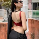 Isha Malviya Instagram - dil kya kare jab kisi ko, kisi se pyar ho jaye?🙈 . ➡️EDITS BY @lalitcreationz ❤️ ➡️SHADES FROM @swastik_collection_hoshangabad ❤️ . #saree#blacksaree#blackred#influencer#ishamalviya#ishafam#ikgoals#sareevibes#saturdayvibes#redblouse#designersaree#sareepose#shades#goodvibes#explorepage#model#quarantinedays#newpost#explorepost#dancer#anchor#230ksoon#sareeisavibe#traditional#keeploving#keepsupporting#loveyouall❤️ Hoshangabad