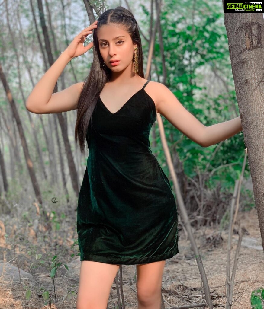 Isha Malviya Instagram - people throw shade on what shines✨ which one is your fav picture? 1st, 2nd or 3rd👑 . got this green-velvet chic dress from @bellissimo__women follow this page and get flat ₹500 off on your 1st order. 😍👗 . EDITS BY @lalitcreationz 💚 . #thursday#ishamalviya#explore#greendress#chicoutfit#bottlegreen#november2020#isha#ikgoals#sunkissed#shine#chinup#figure#uniqueposes#pearlearing#waistgoals#style#swag#prettydress#dhanteras#diwalisoon#glossymakeup#300ksoon#loveyouall💚