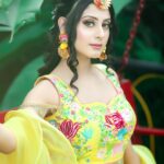 Isha Malviya Instagram - saying hello with yellow!💛 #haldilook🌼 . MUA @glam_it_up_by_myra_wadhwani ✨ OUTFIT FROM @va_varshaadvani ✨ PHOTOGRAPHY BY @talesofwedding ✨ HAIRSTYLIST @hairstyle_by_himani_lalwani ✨ . #ishamalviya#haldilook#explorepage#explorepost#explore#instamood#instagood#ikgoals#haldilook#yellow#haldibride#haldimakeup#yellowlehenga#yellowlook#yellowtrend#bridalyellow#weddings#trendingwedoutfits#trendinghaldilook#russianhairstyle#ishafam#november#thursdayvibes#featureme#trendingpost#loveyouall💛