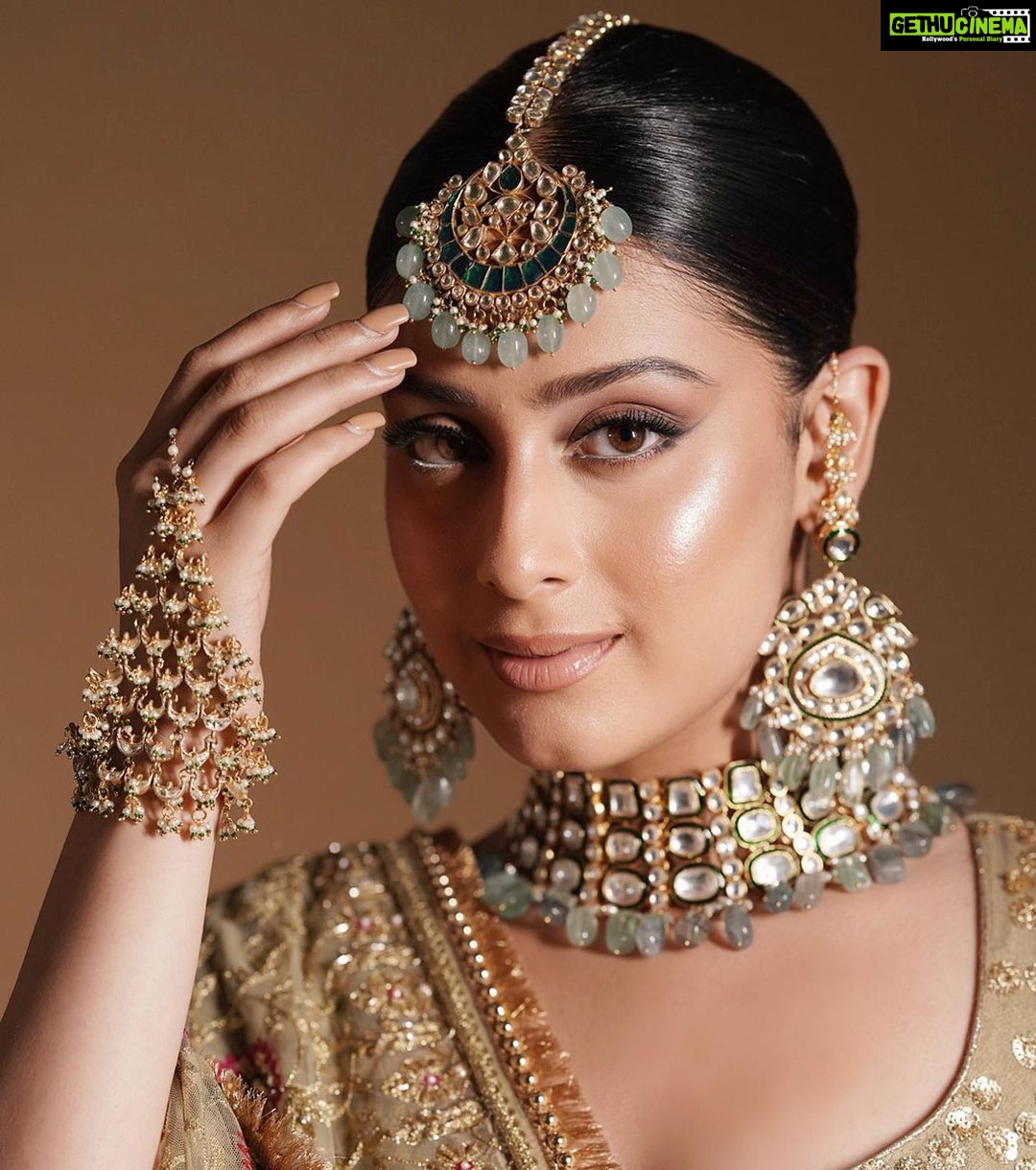 Isha Malviya Instagram - Nahi Mushkil Wafa, Zara Dekho Yahan Teri Aankhon Me Basta Hai Mera Jahan!✨ . Photographer: @deepikasdeepclicks Outfit: @the_rosegirl Makeup: @makeupbyharpyvirk Jewellery: @manimuktaajewels Hair: @anwarhairstylist Styled by: @khwaish_mehta @isshhhbykhwaish Location: @deepikasdeepclicks Shoot Managed & Executed by: @insyncdigitals . #ishamalviya