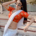 Isha Malviya Instagram - chura liya hai tumne jo dil ko, nazar nahi churaana sanam..!😉🌹 . ➡️OUTFIT FROM @libaas.boutique.hoshangabad 😍 ➡️SHADES FROM @the_shop_club_77 😍 ➡️EDITS BY @lalitcreationz 😍 . #saree#whitesaree#redblouse#fashion#ishamalviya#ishafam#ikgoals#isha#redwhite#sareevibes#mondayvibes#october2020#influencer#fashionmodel#sareelover#designerblouse#model#swag#shades#waist#uniqueposes#traditional#modelslife#host#250ksoon#quarantinedays#stayhome#staysafe#loveyouall😍