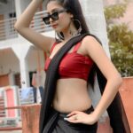 Isha Malviya Instagram - dil kya kare jab kisi ko, kisi se pyar ho jaye?🙈 . ➡️EDITS BY @lalitcreationz ❤️ ➡️SHADES FROM @swastik_collection_hoshangabad ❤️ . #saree#blacksaree#blackred#influencer#ishamalviya#ishafam#ikgoals#sareevibes#saturdayvibes#redblouse#designersaree#sareepose#shades#goodvibes#explorepage#model#quarantinedays#newpost#explorepost#dancer#anchor#230ksoon#sareeisavibe#traditional#keeploving#keepsupporting#loveyouall❤️ Hoshangabad