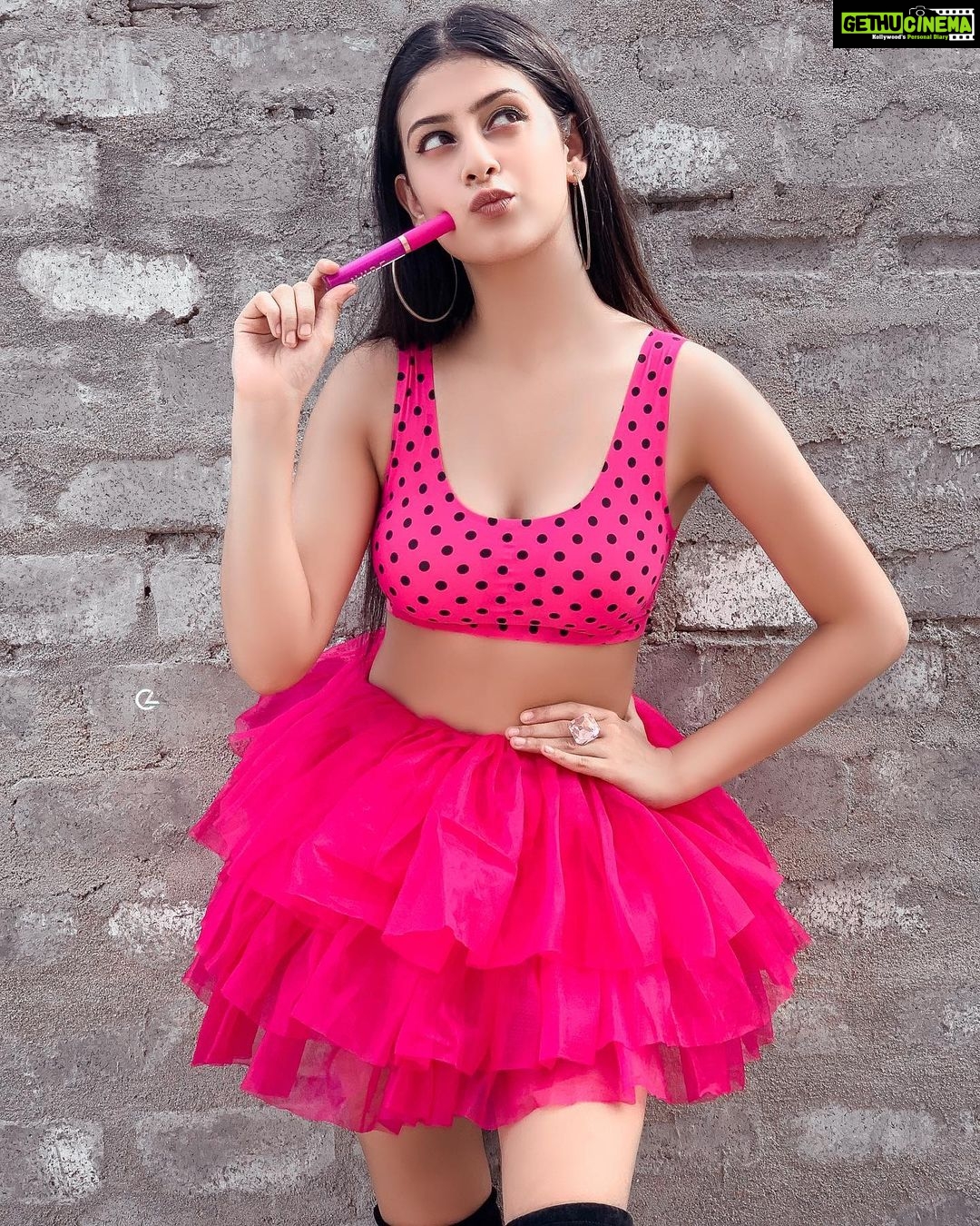 Isha Malviya Instagram - baby doll mai sone di..💕🧚🏻♀️ . ➡️huda beauty (new-nude) matte lipstick set from @accessorieshub_100 😍💄 ➡️EDITS BY @lalitcreationz ✨ . #model#fashion#style#uniqueoutfit#barbieoutfit#babydoll#pinkdress#hudabeauty#lipshade#collabs#ishamalviya#ishafam#ikgoals#bhopal#pinkfashion#pinkoutfit#dolledup#huda#sundayvibes#explorepage#explore#barbie#classy#fashionable#designer#pink#loveyouall❤️