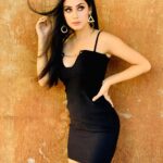 Isha Malviya Instagram - you can't dull my sparkle✨🖤 . ➡️i love these pictures so much🥺swipe to see 2nd and 3rd one! . ➡️MUA @mohsinaansari_makeupartist 😍 . #fashion#model#isha#ishamalviya#explorepage#blackislove#blackoutfit#skinfitdress#mondayvibes#ikgoals#ishafam#210k#lifestyle#quarantined#makeover#explore#fashionfeed#goodvibes#sunkissed#august#staytuned#loveyouall🖤